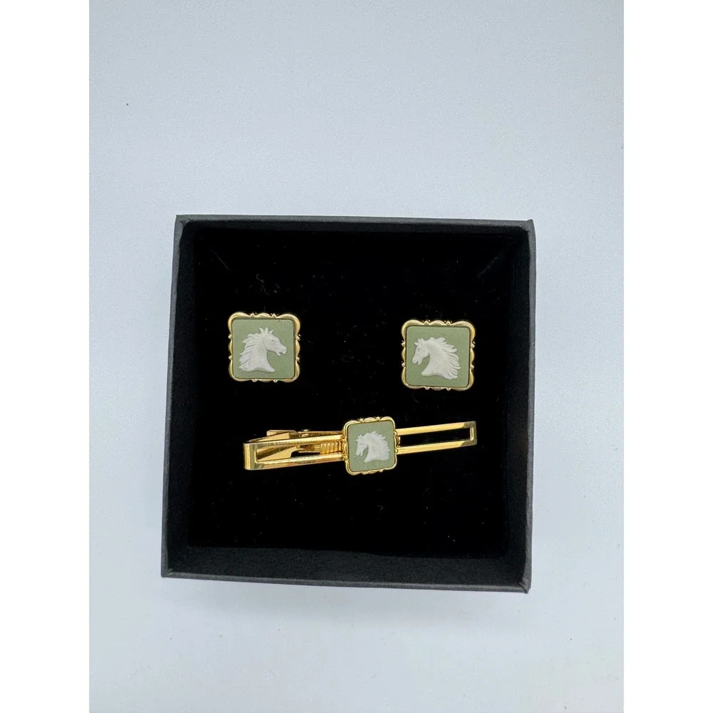 Vintage Wedgwood jade Green Jasper Cufflinks & tie‎ clip set horse head